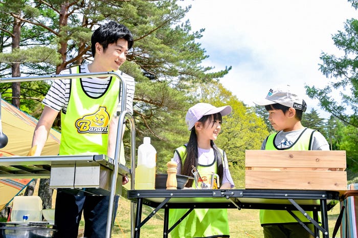 田中圭、小川向日葵、鈴木楽/「持続可能な恋ですか?~父と娘の結婚行進曲~」第6話より(C)TBS