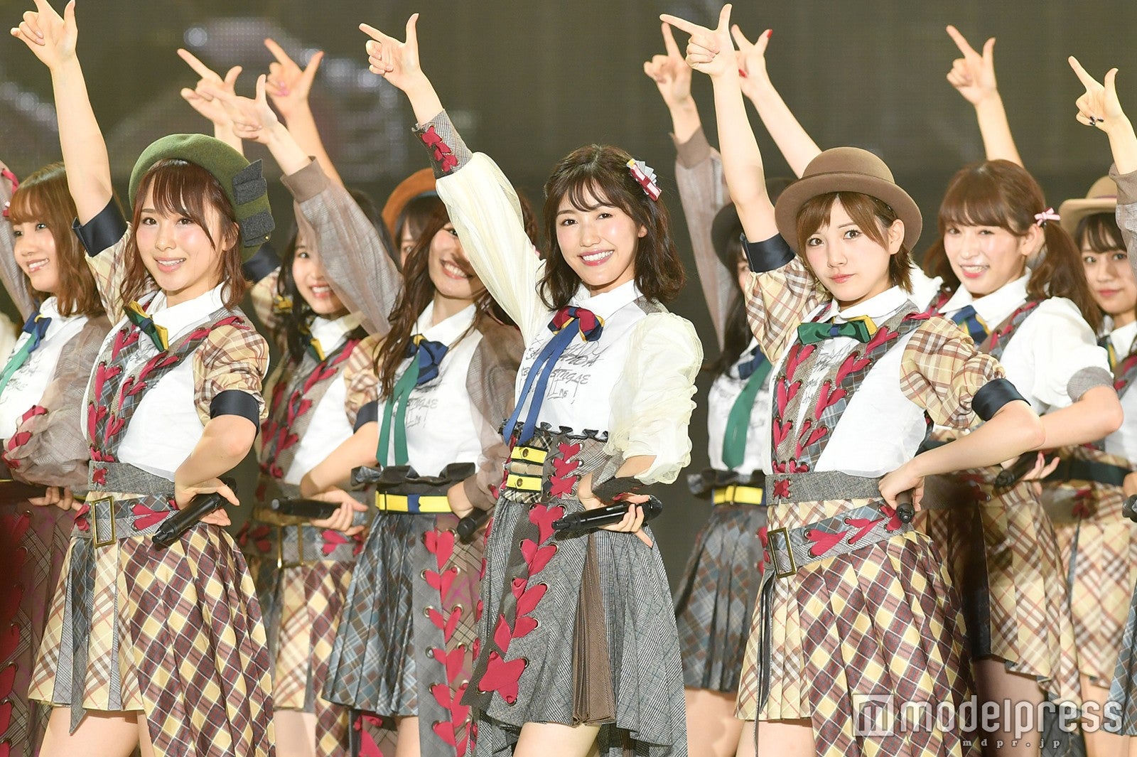 AKB48「ヘビロテ」「エビカツ」「恋チュン」…ヒット曲続々歌唱で会場沸かす　新曲もパフォーマンス＜関コレ2017A／W＞