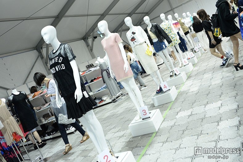 有名スタイリストがおすすめコーデを毎日提案