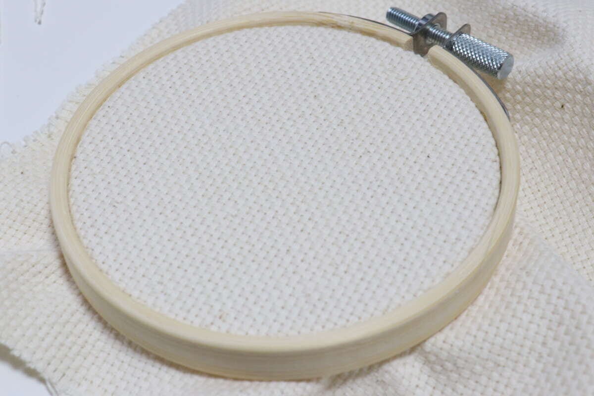セリア　竹製刺しゅう枠　使い方　張り方