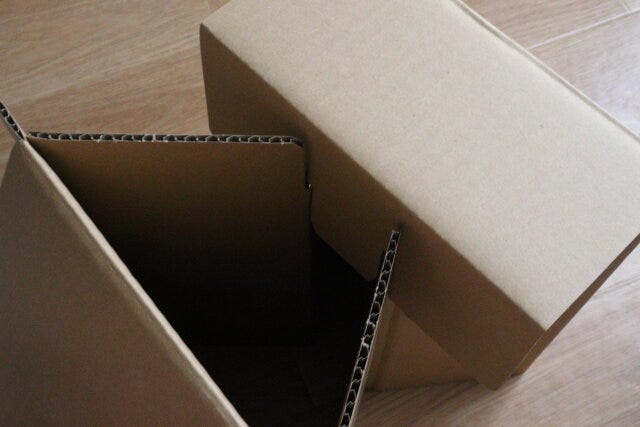 ダイソー　かんたん組立て段ボールチェア　組み立て方　座面
