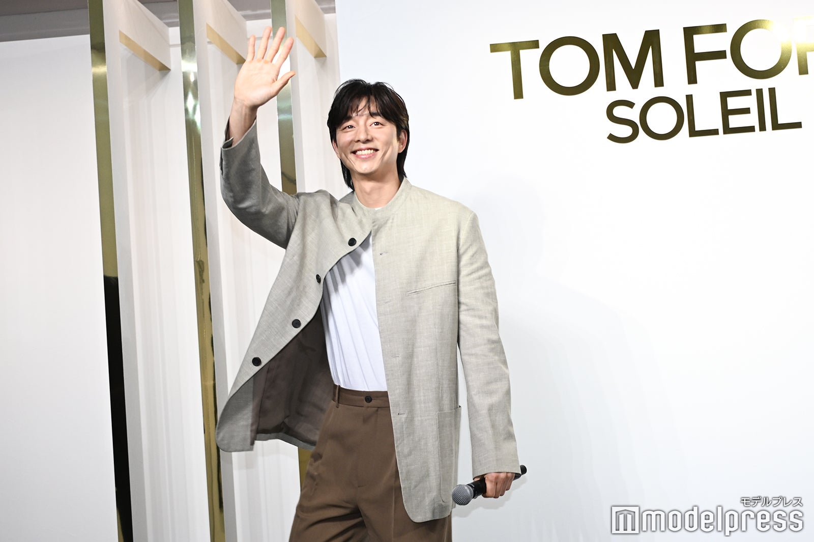 最後まで手を振ってファンサービスをするコン・ユ（C）モデルプレス