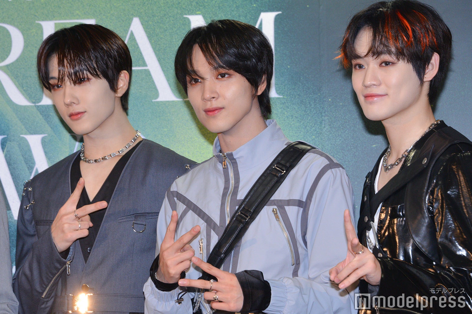 思い思いにピースを決めるチソン、ヘチャン、チョンロ （C）モデルプレス