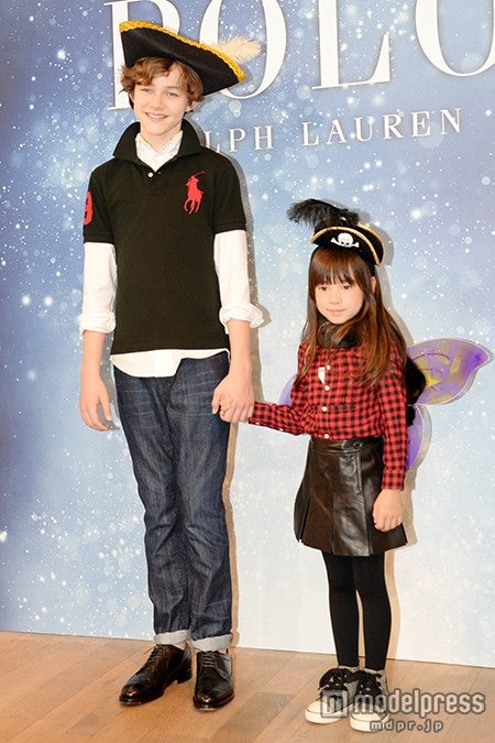 （左から）リーヴァイ・ミラー、エヴァちゃん