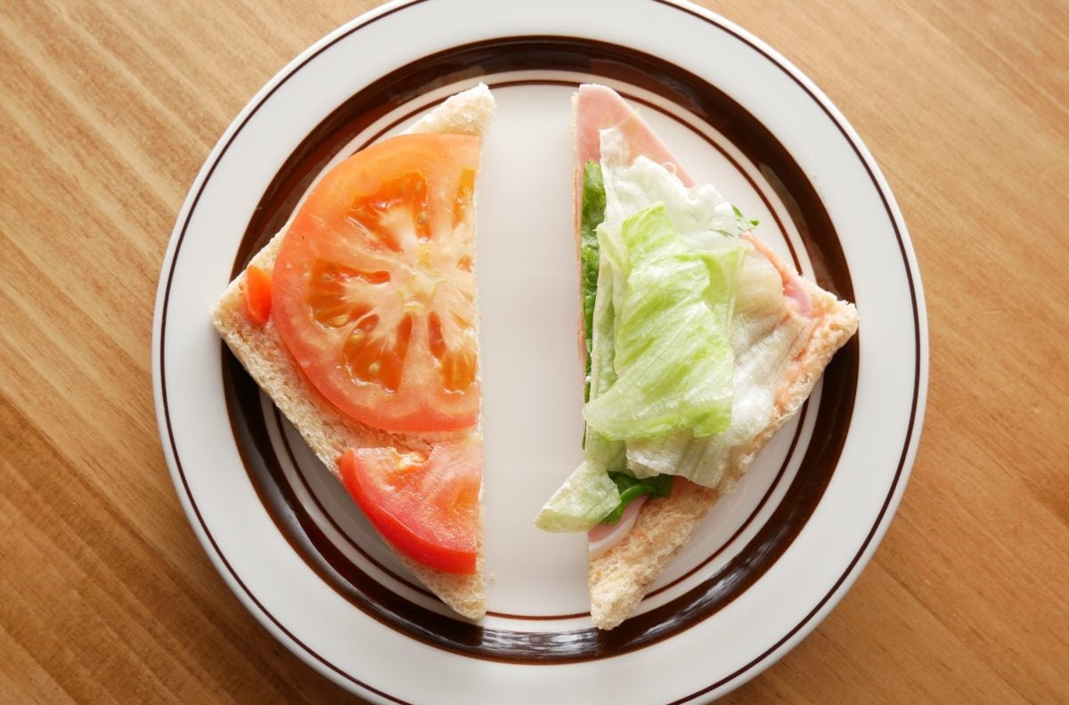 たっぷりトマトと野菜のサンド