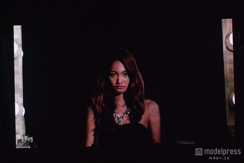 安井レイ／スペシャルムービー「ブラックドレス」より