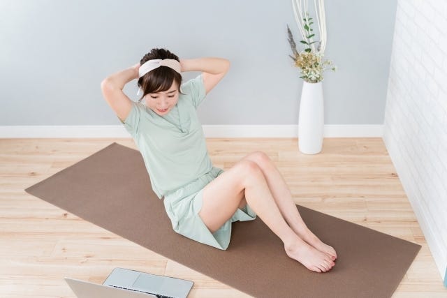 冬のむくみ対策におすすめ！家でできる「お手軽ストレッチ」