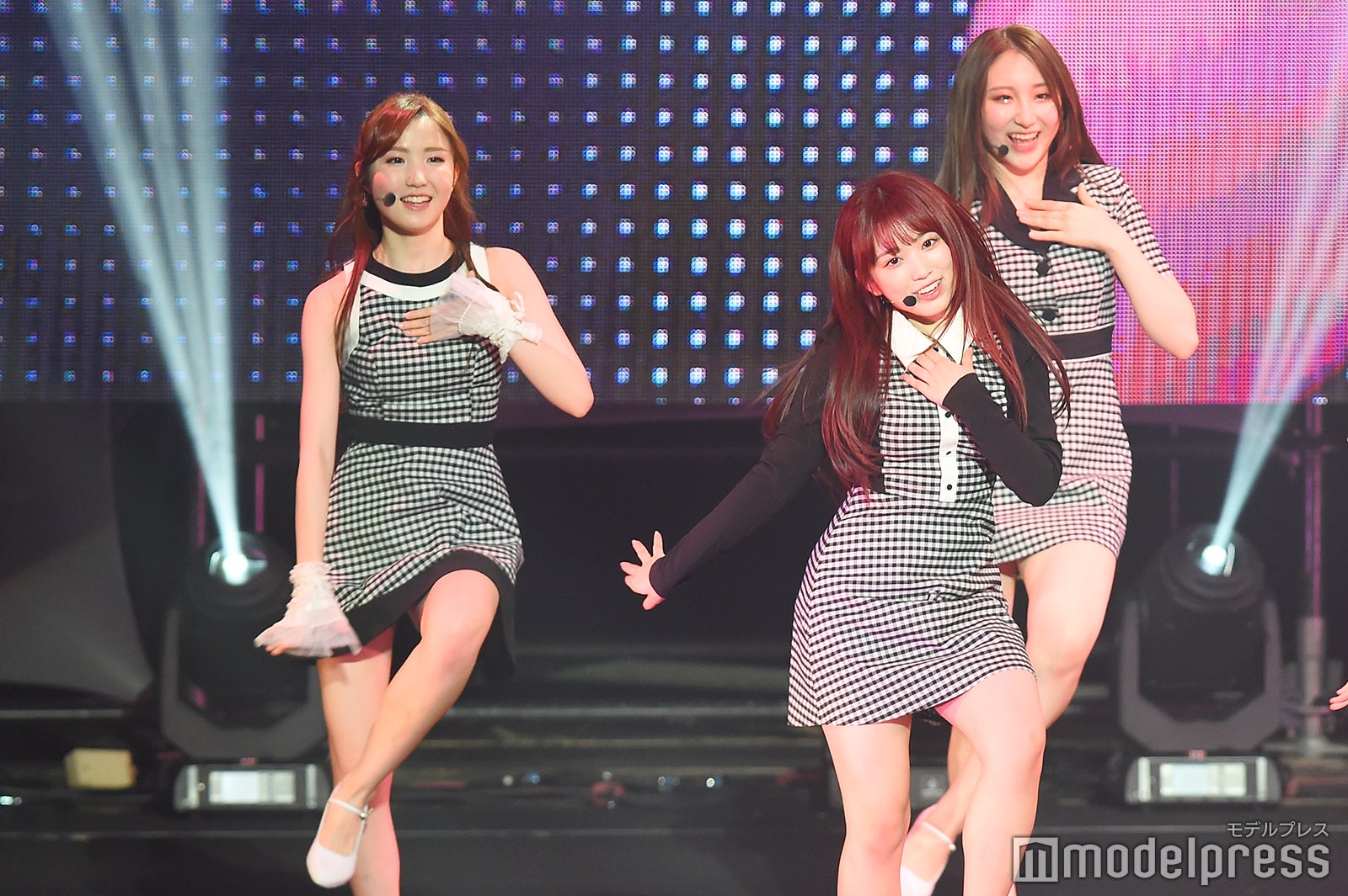 IZ*ONE （C）モデルプレス