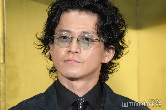小栗旬(C)モデルプレス