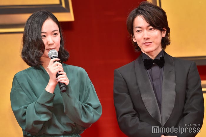 黒木華、佐藤健 (C)モデルプレス