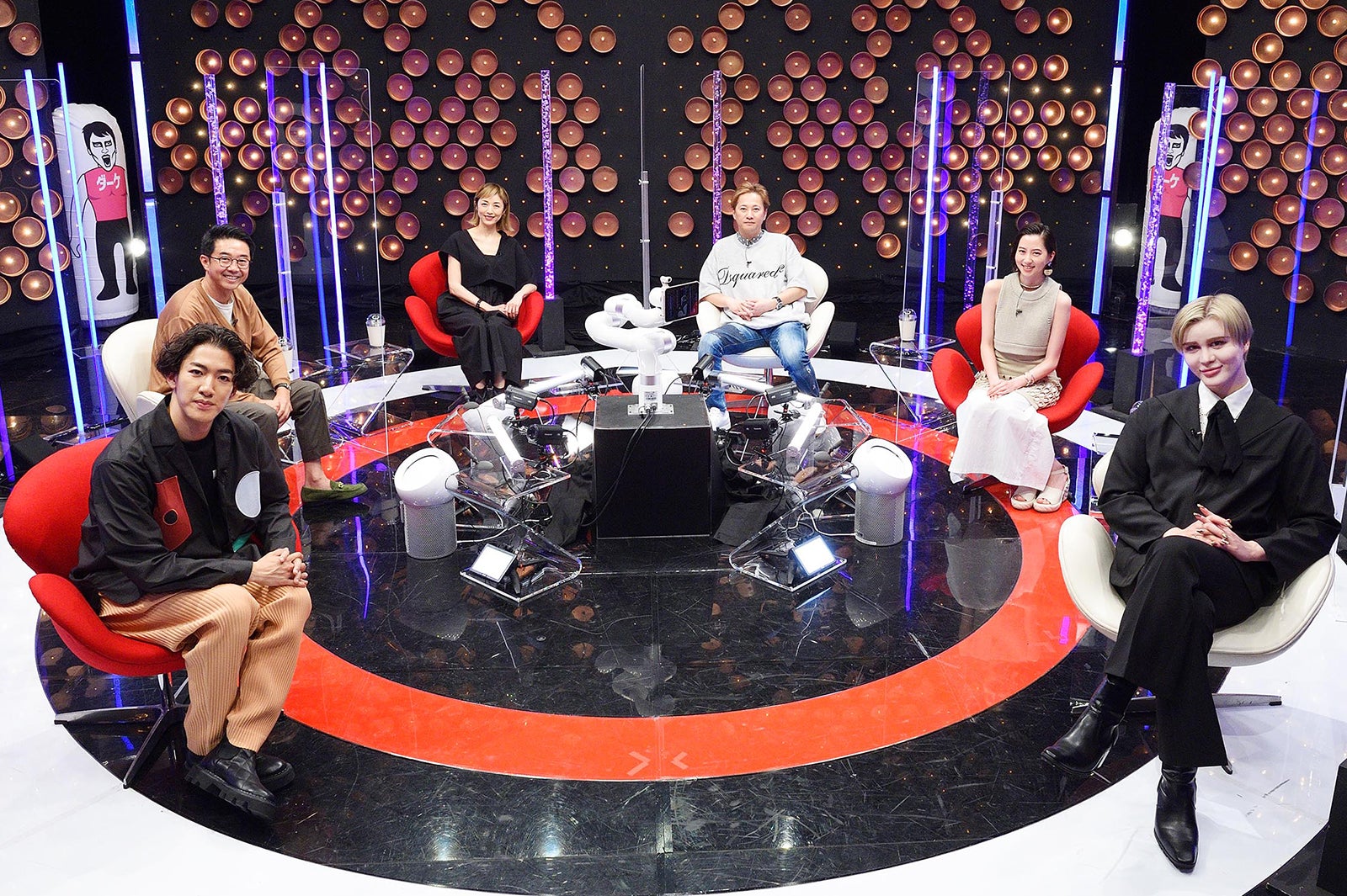 （左から）尾上右近、矢作兼、高岡早紀、中居正広、河北麻友子、Matt （C）テレビ東京