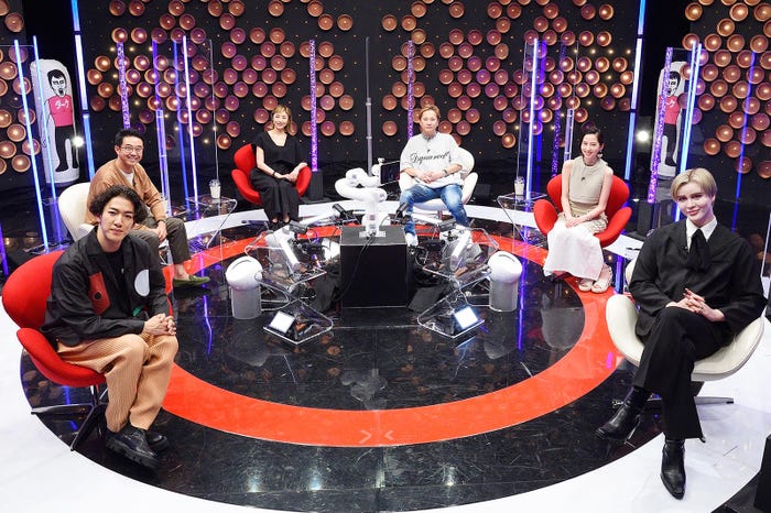 (左から)尾上右近、矢作兼、高岡早紀、中居正広、河北麻友子、Matt (C)テレビ東京