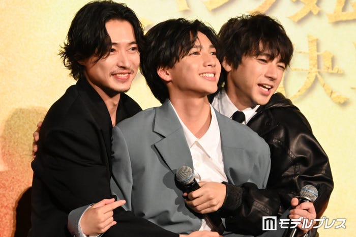 (左から)山崎賢人、榎本司、山田裕貴(C)モデルプレス