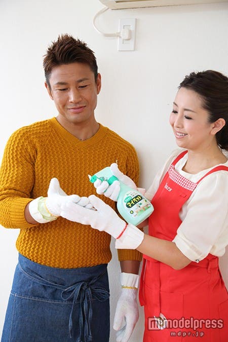 (左から)魔娑斗、高橋ゆき氏