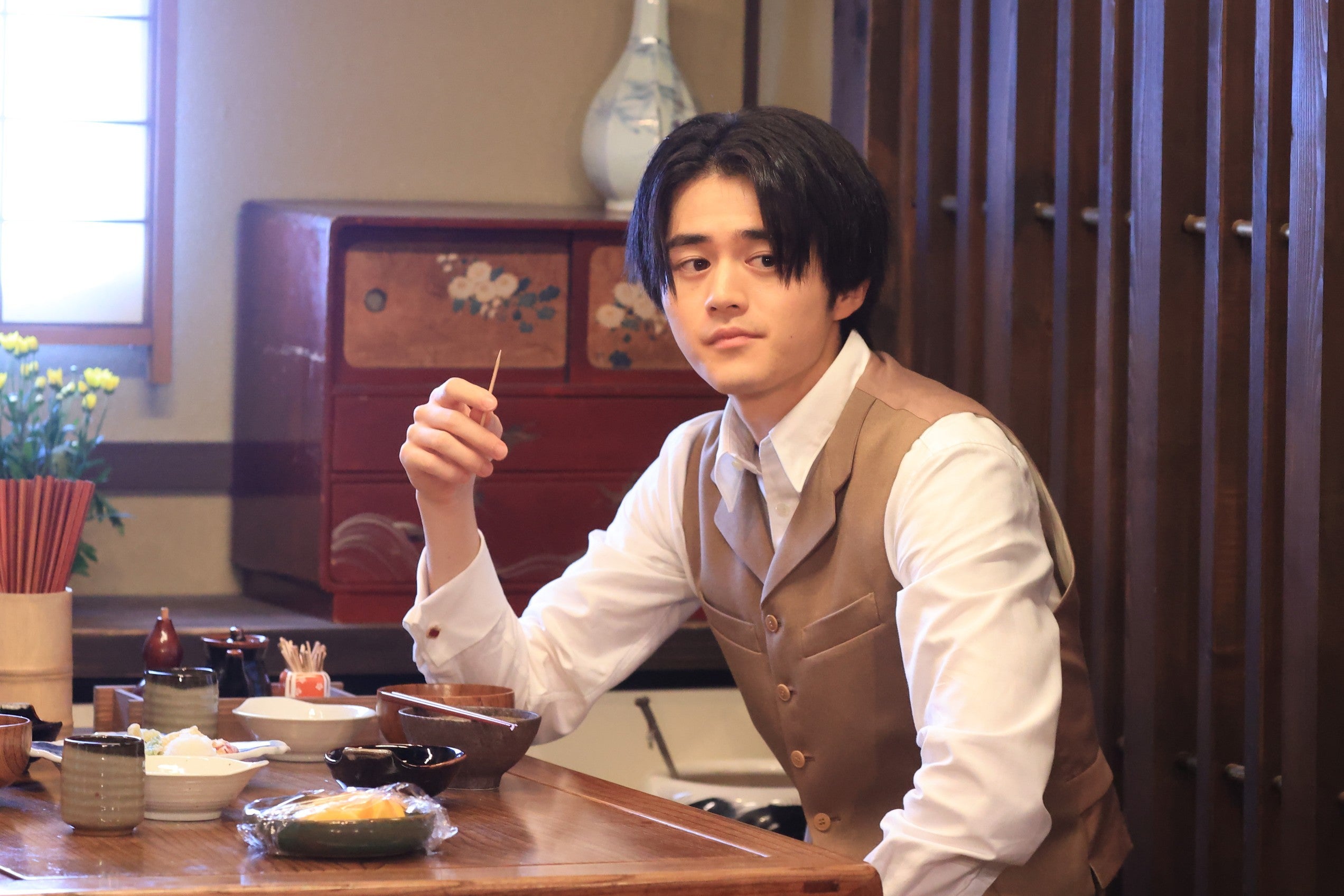 鈴鹿央士「嘘解きレトリック」第2話（C）フジテレビ