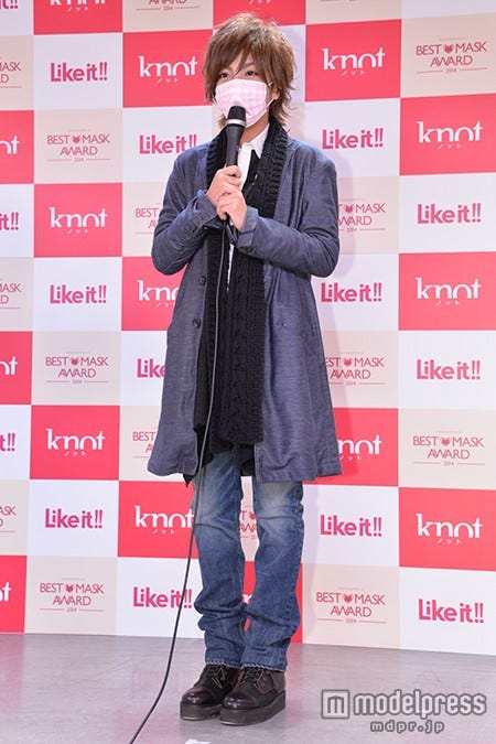 三浦翔平のものまねメイクで登場したざわちん