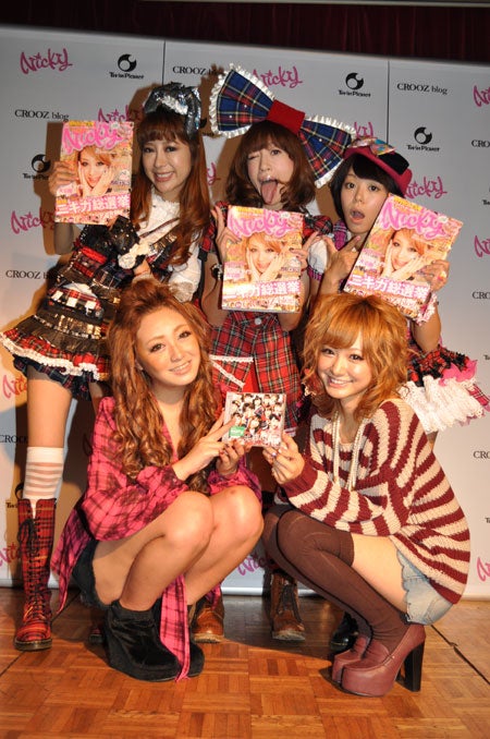 （下段）てんちむ、みずきてぃ（上段）ルーキタエ、あやまん監督、ファンタジスタさくらだ