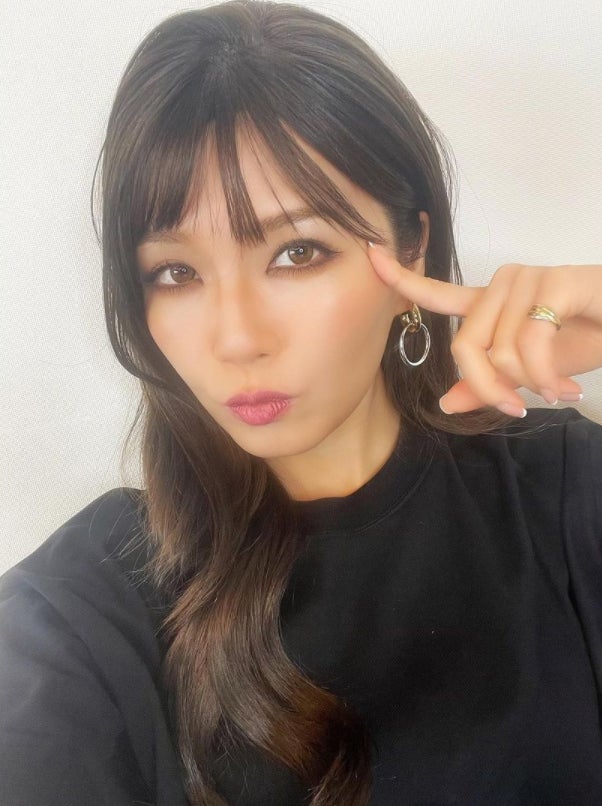 宇野実彩子、デビュー当時のギャルメイク再現「懐かしい」「可愛すぎ」と絶賛の声