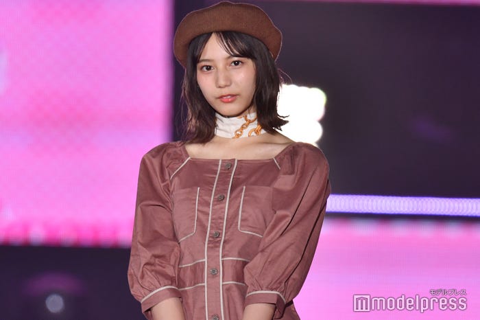 新ヘアを披露した小坂菜緒(C)モデルプレス