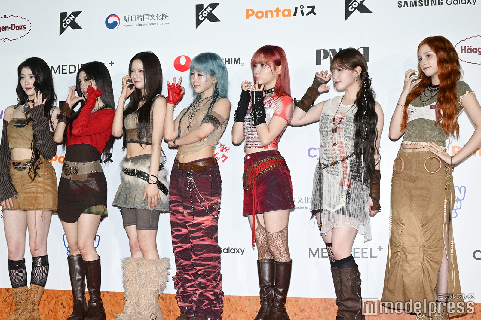 Kep1erヒュニンバヒエ、新曲「Yum」を5文字で表現 美スタイル