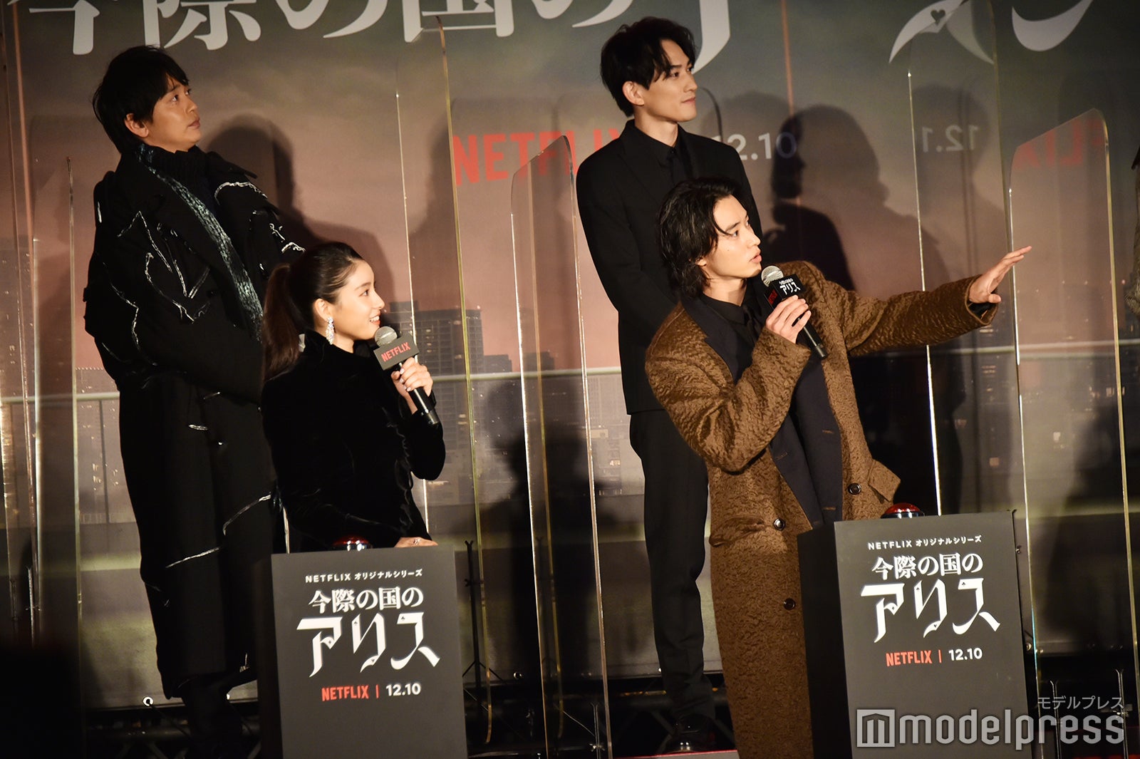 （前列左から）土屋太鳳、山崎賢人（後列左から）青柳翔、町田啓太（C）モデルプレス