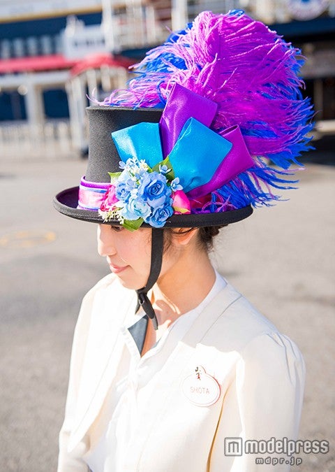 S．S．コロンビア・ダイニングルームのキャストのボンネット（C）Disney