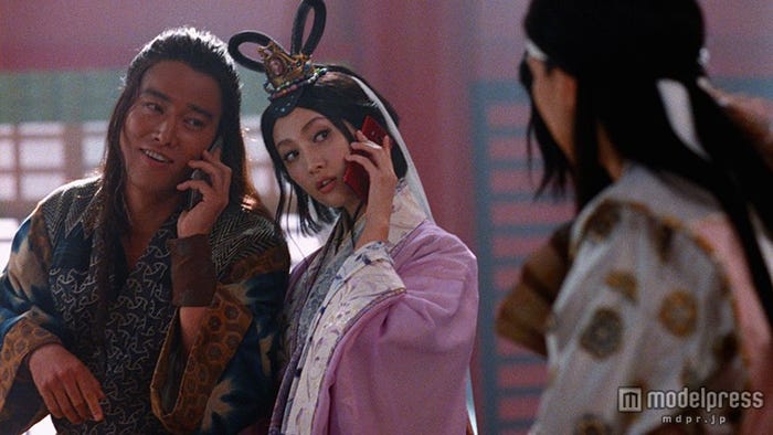 (左から)桐谷健太、菜々緒