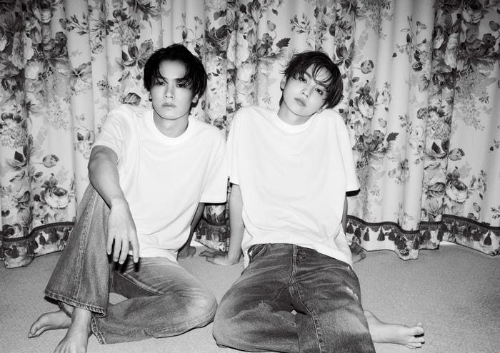 別冊付録「ヌメロ・トウキョウ オム 川村壱馬&吉野北人 幸せと希望が出逢う場所」より (提供写真)