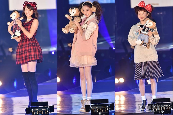 ダッフィーとのコラボレーションステージ(左から)加藤夏希、河北麻友子、宮城舞