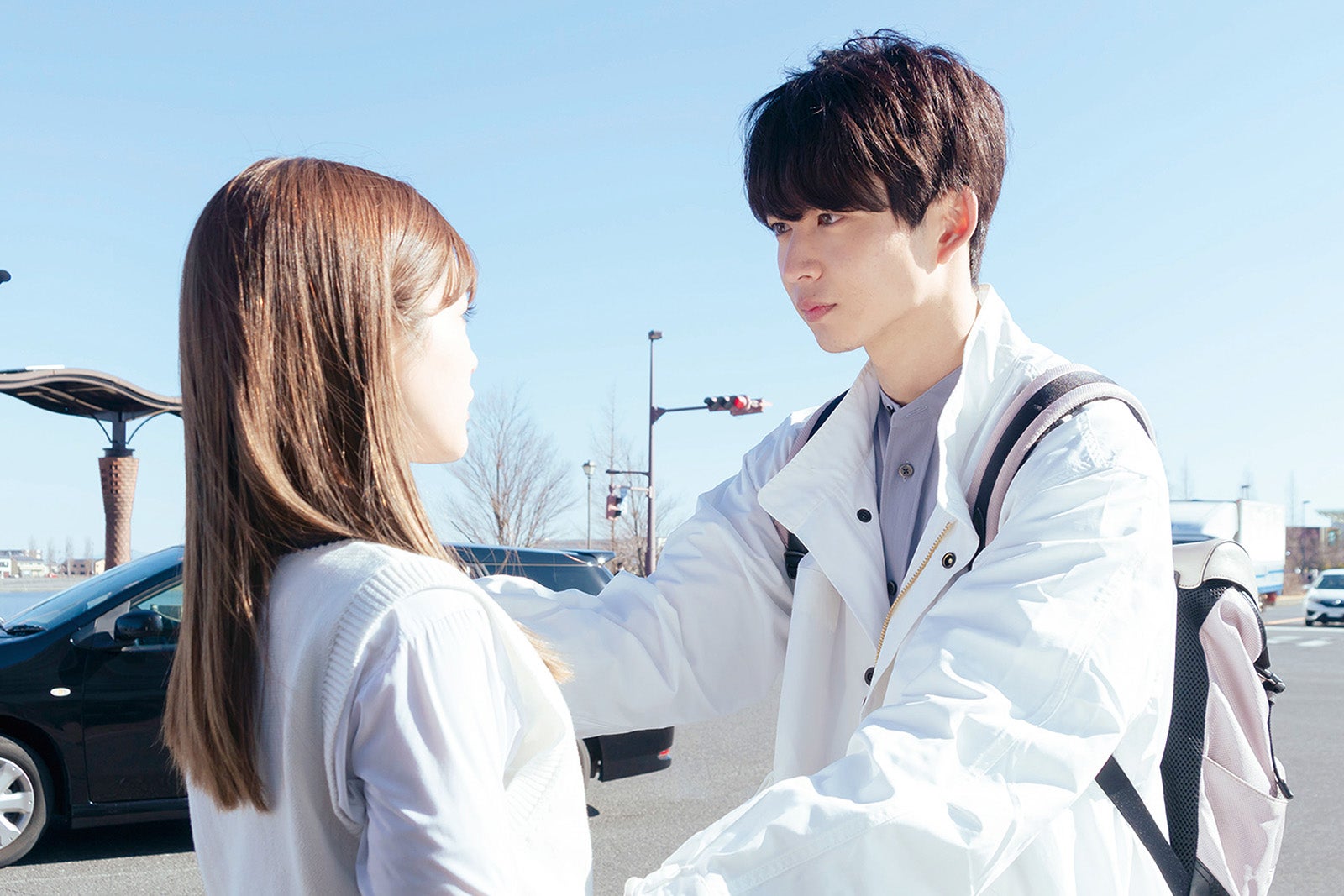 生見愛瑠、鈴木仁（C）2022「モエカレはオレンジ色」製作委員会（C）玉島ノン／講談社