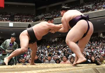 大関で明暗分かれる 霧島が無傷6連勝で単独トップ！琴桜は早くも4敗 ともに劣勢から逆襲も【大相撲夏場所】
