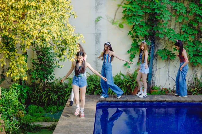 NewJeans(C)2022 ADOR. All Rights Reserved.
