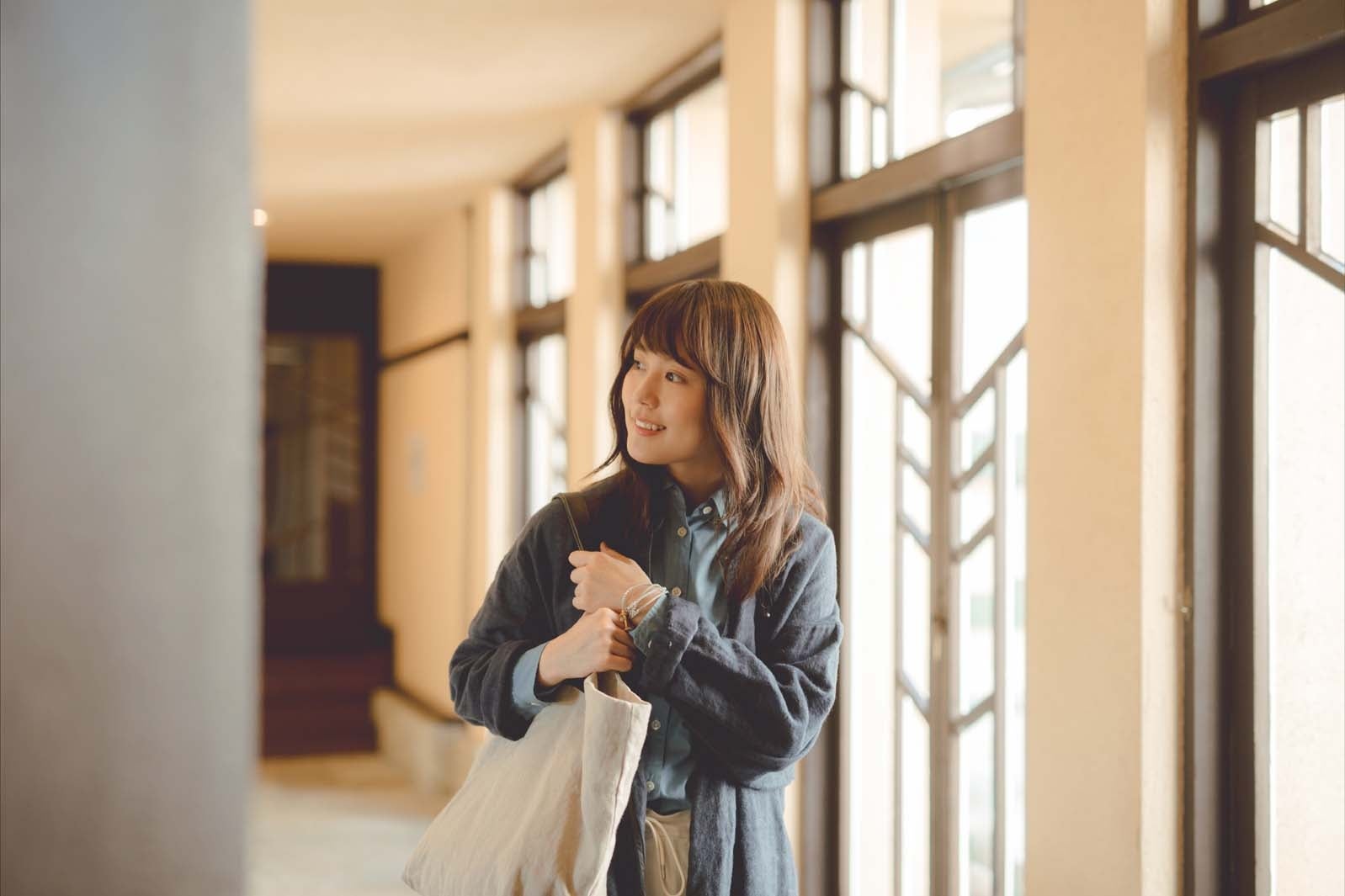 自然に微笑む有村架純