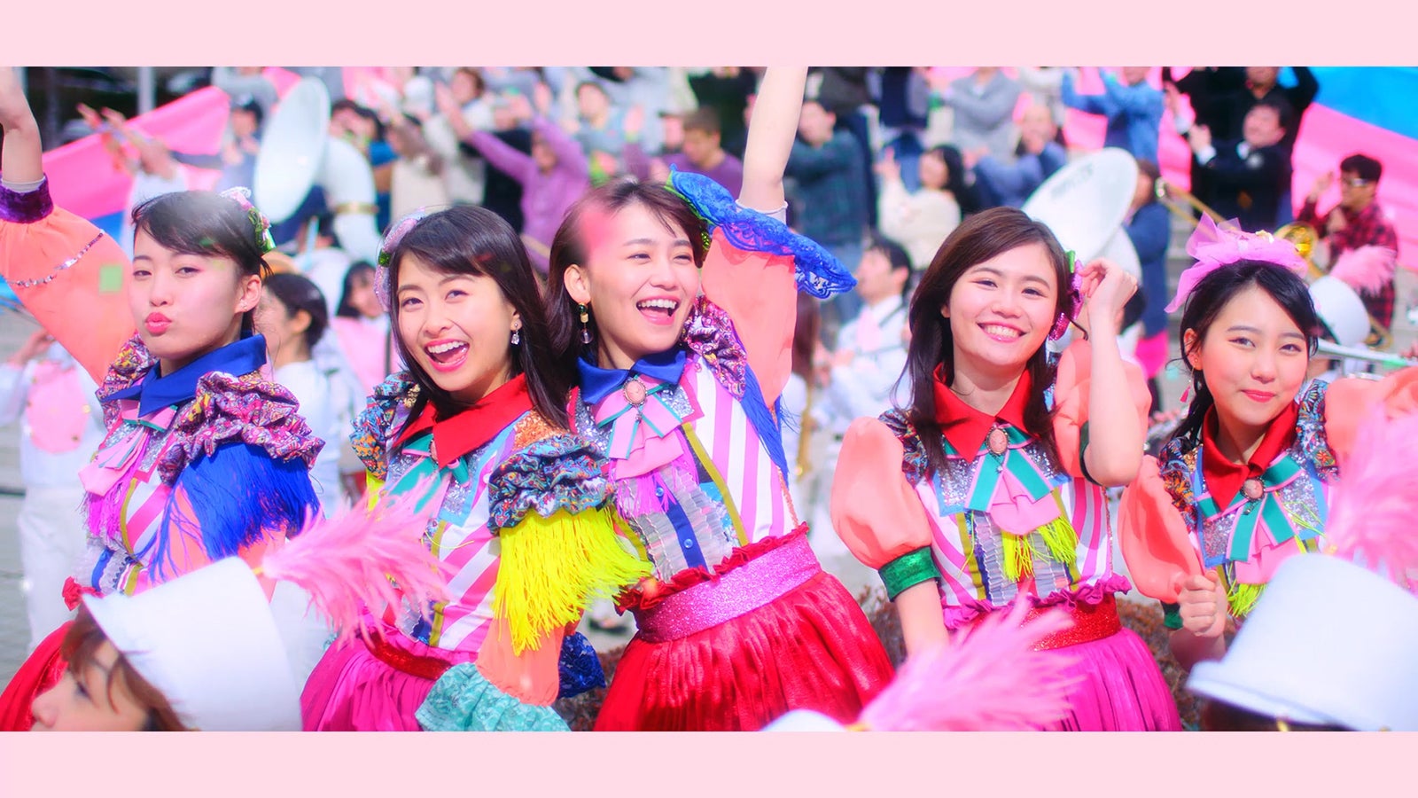 AKB48「ジャーバージャ」MVより（C）AKS／キングレコード