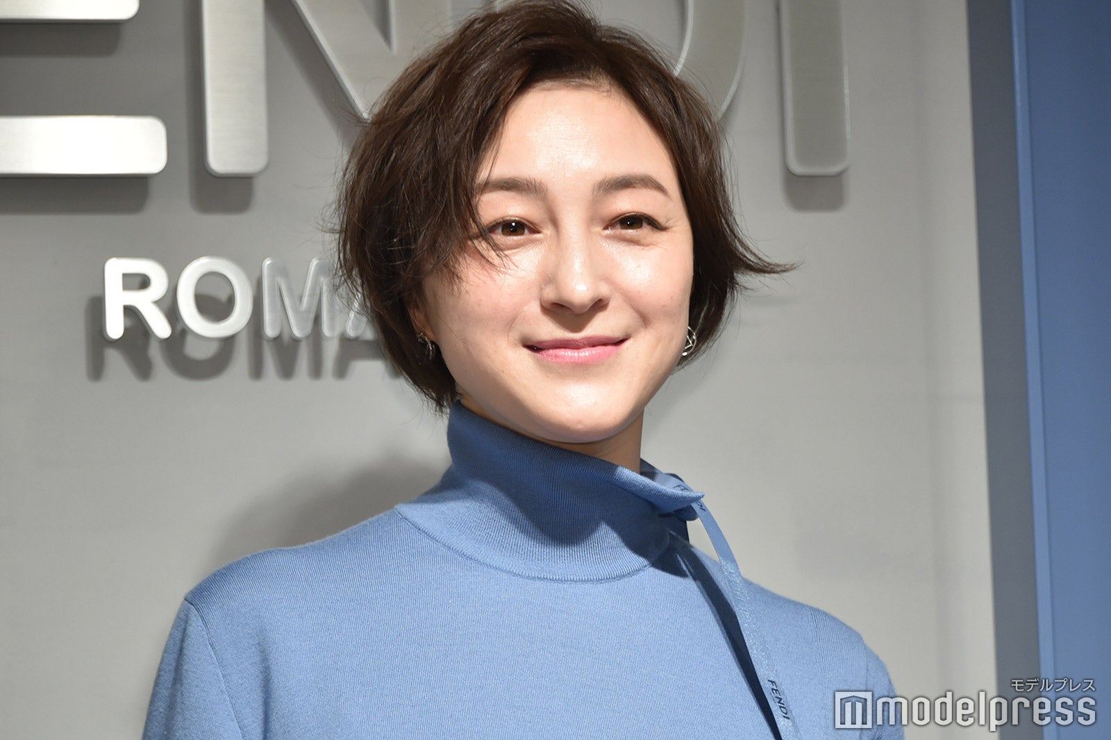 画像1/99) 米倉涼子、美背中全開 ボディライン際立つタイト 画像1/99) 米倉涼子、美背中全開 ボディライン際立つタイト