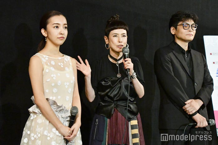 板野友美、久本雅美、畑泰介監督 (C)モデルプレス