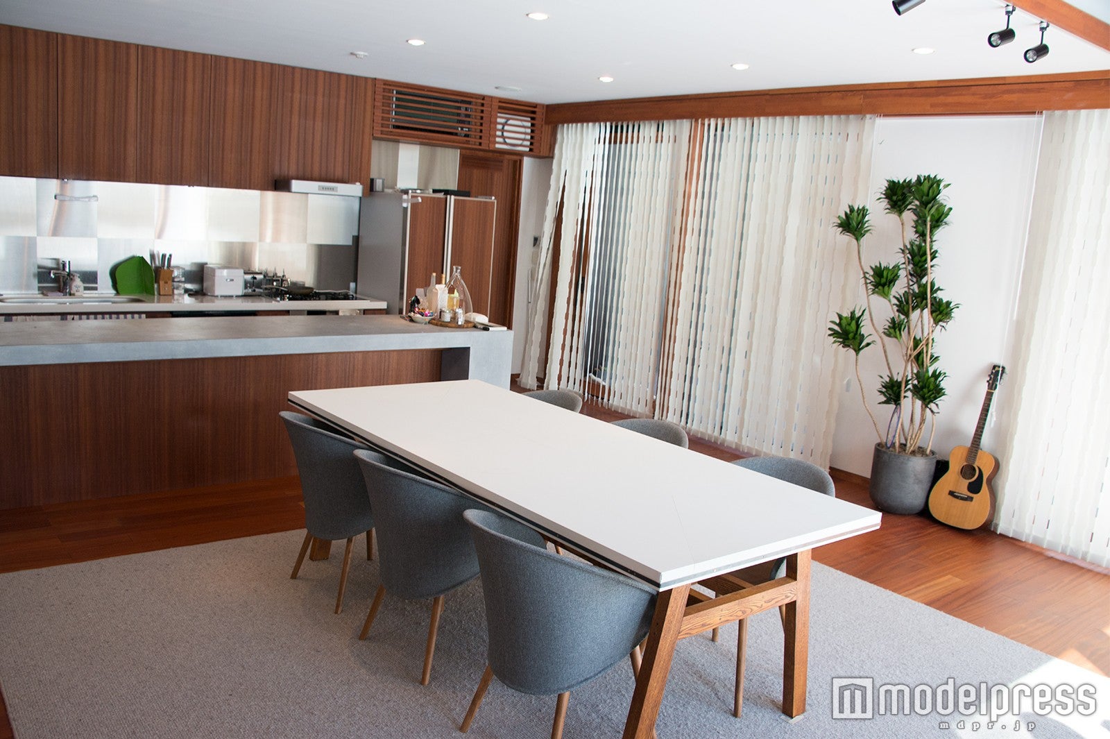 リビング（C）モデルプレス