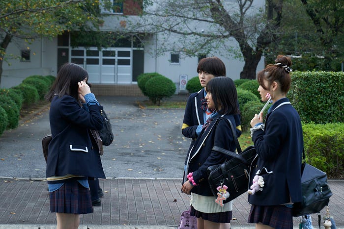 (左)久間田琳加(右中央)岬あかり(C)ABCテレビ