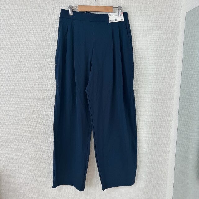 ユニクロ　ウルトラストレッチアクティブワイドパンツ　NAVY
