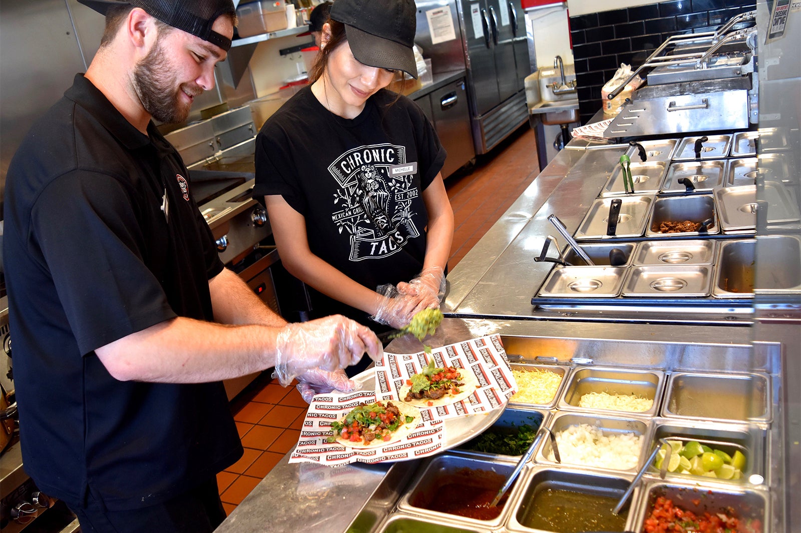 安心安全を象徴している“見せる調理場”／画像提供：K＆BROTHERS