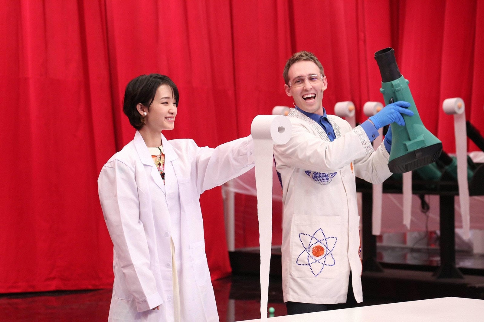 剛力彩芽（左）（C）フジテレビ