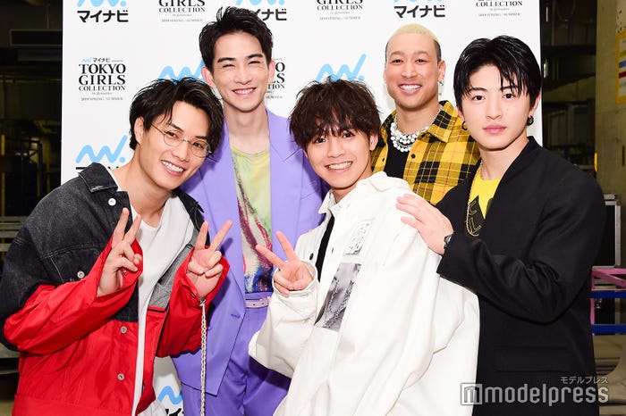 (前列左から)鈴木伸之、片寄涼太、佐野玲於(後列左から)町田啓太、関口メンディー (C)モデルプレス
