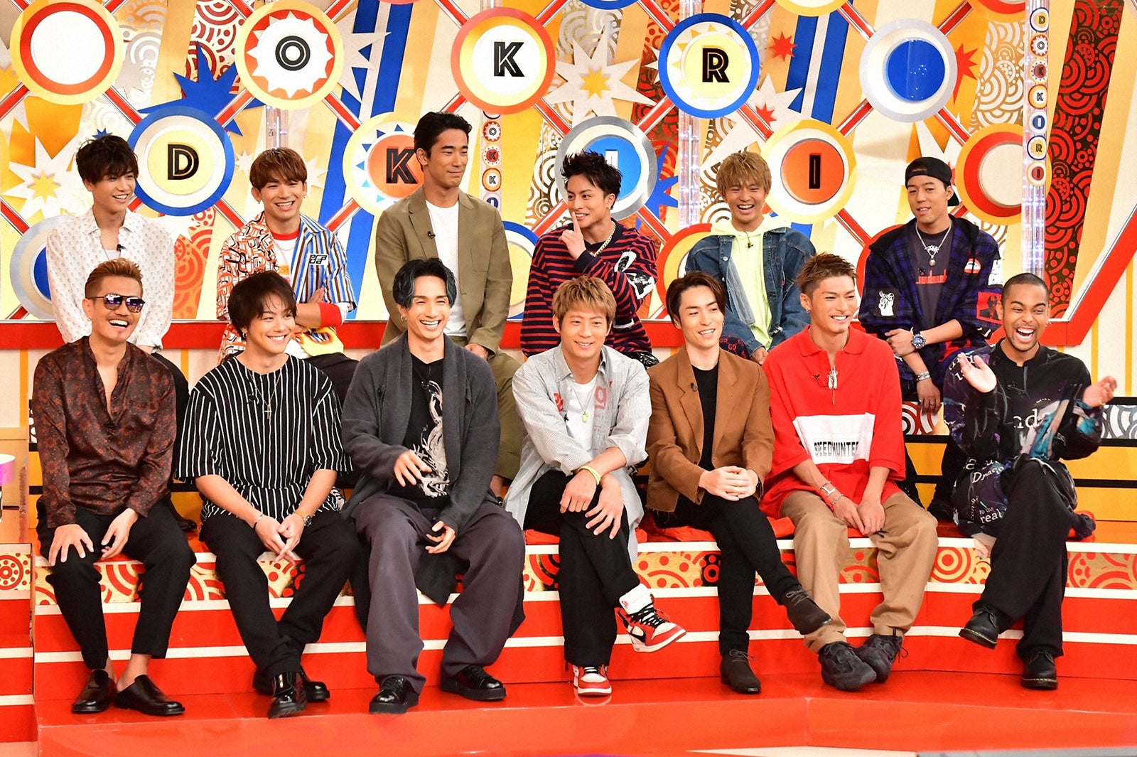 前列左より：ATSUSHI、TAKAHIRO、橘ケンチ、黒木啓司、TETSUYA、SHOKICHI、NESMITH／後列左より：岩田剛典、NAOTO、小林直己、白濱亜嵐、佐藤大樹、世界（C）TBS