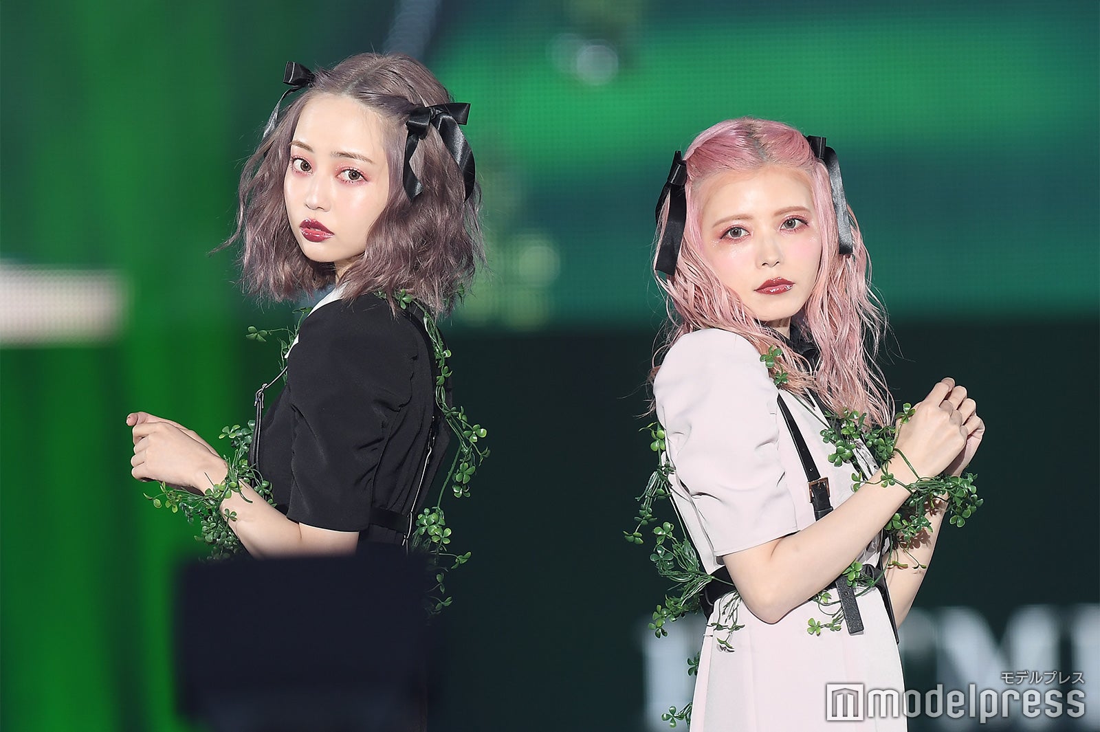 中村里砂、益若つばさ（C）モデルプレス