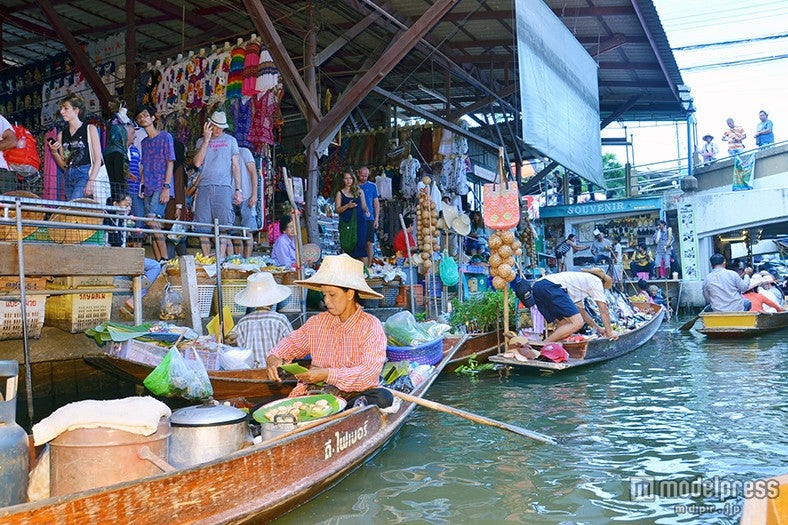 ダムヌンサドゥアック水上マーケット（C）モデルプレス