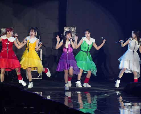 「水ダウ」で話題・都内某所&豆柴の大群、声出し解禁ライブに会場熱狂 先輩・BiSHとの思い出も語る<AGESTOCK2023>