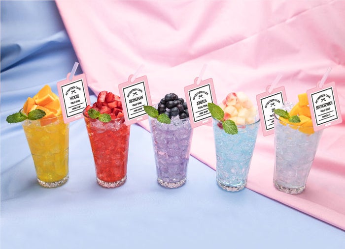 ノンアルカクテル系各920円(WOOZI・ミモザ×オレンジ/JEONGHAN・コスモポリタン×ストロベリー/JOSHUA・バイオレットフィズ×ブルーベリー/DK・チャイナブルー×ピーチ/SEUNGKWAN・マリブサーフ×マンゴー)/画像提供:レッグス