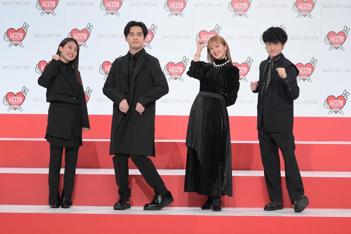 緑黄色社会(左から)peppe、小林壱誓、長屋晴子、穴見真吾(C)NHK