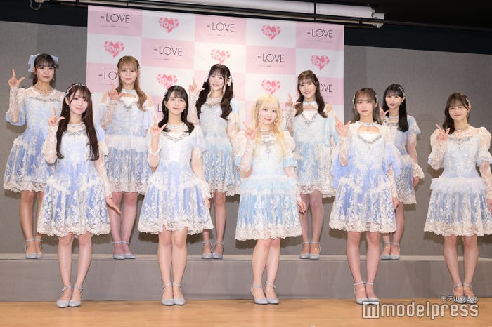 =LOVE(後列左から)瀧脇笙古、大場花菜、音嶋莉沙、諸橋沙夏、山本杏奈(前列左から)大谷映美里、佐々木舞香、齋藤樹愛羅、野口衣織、高松瞳(C)モデルプレス