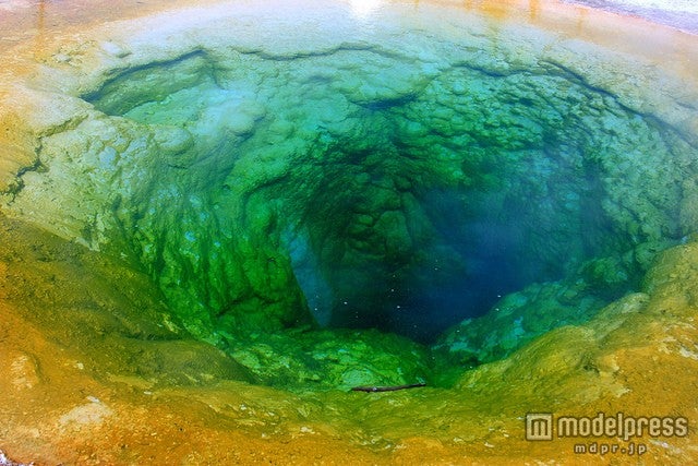 園内で見られる「プール」のひとつ、「モーニンググローリー」／photo by Alaskan Dude